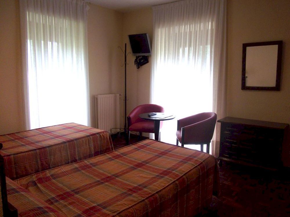 Hotel Termas De Льерганес Экстерьер фото