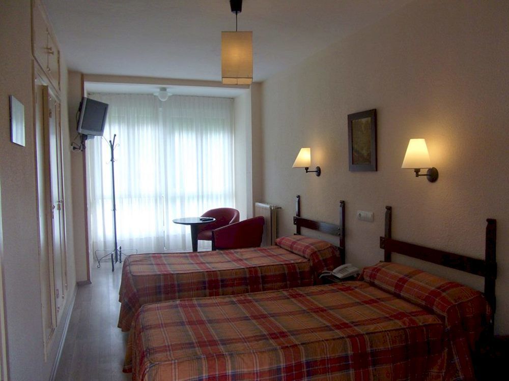 Hotel Termas De Льерганес Экстерьер фото