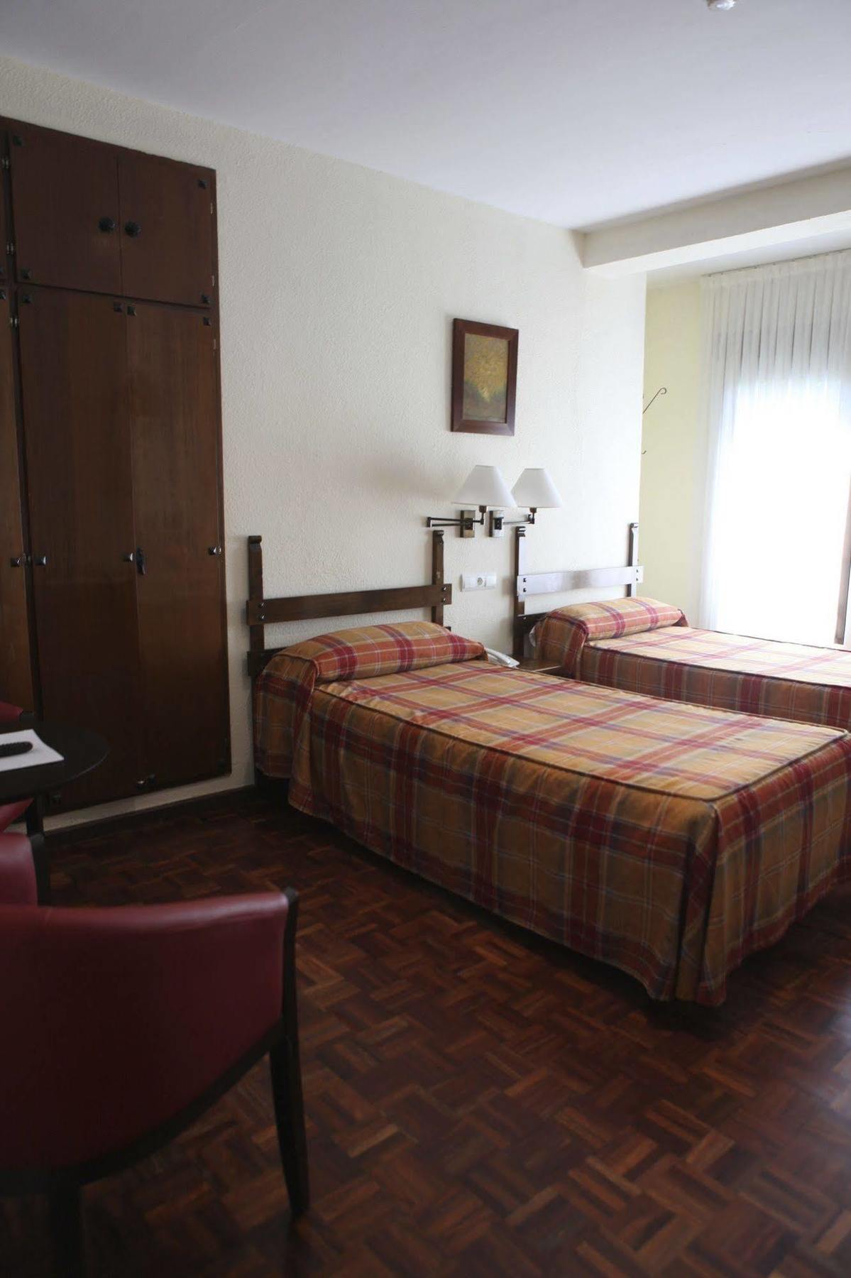 Hotel Termas De Льерганес Экстерьер фото