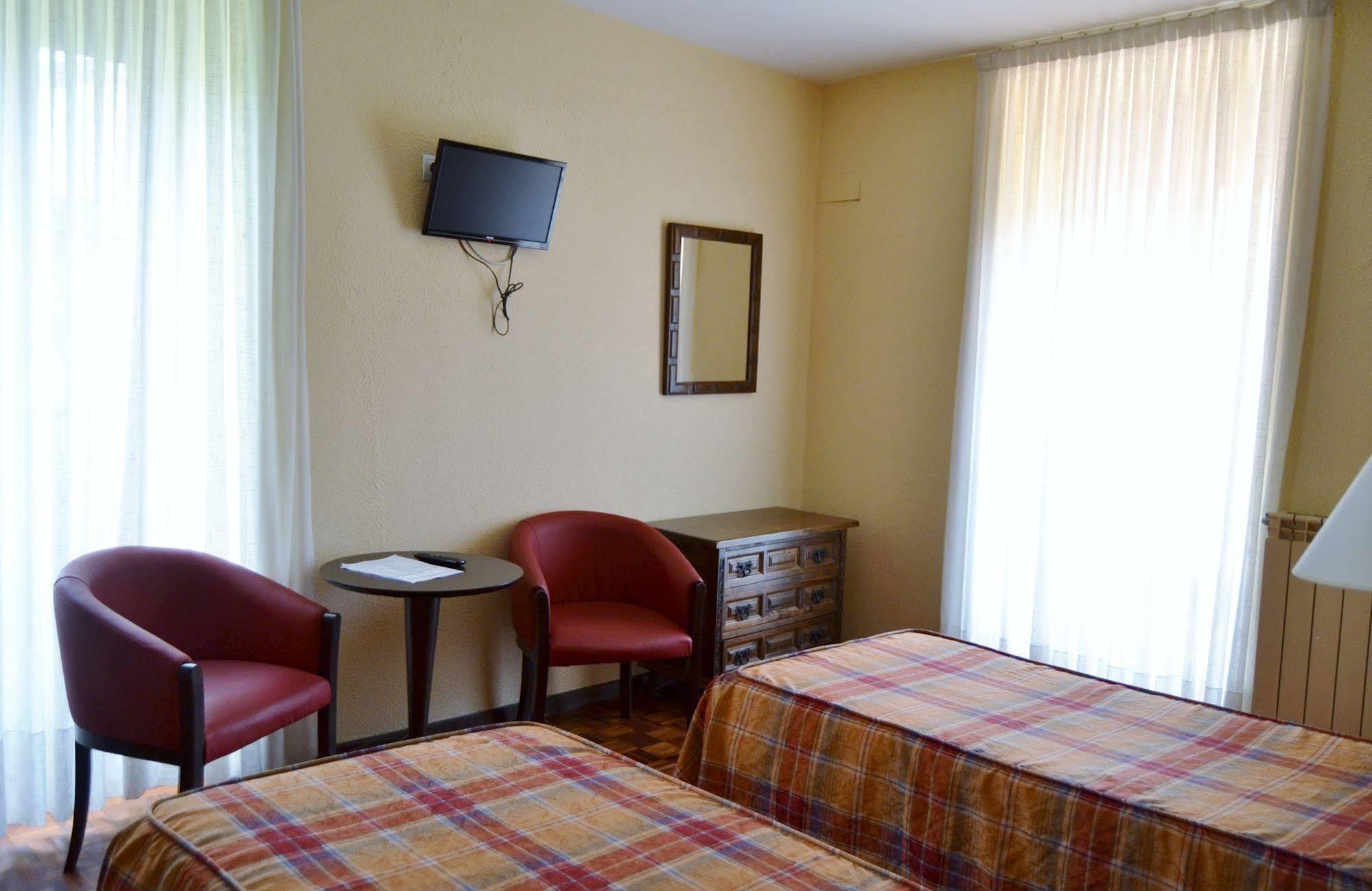 Hotel Termas De Льерганес Экстерьер фото